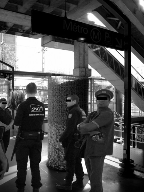 Common Places Project – Détournement de sculpture publique – Intervention Sécurité SNCF - Gare Montparnasse – Paris – 2013